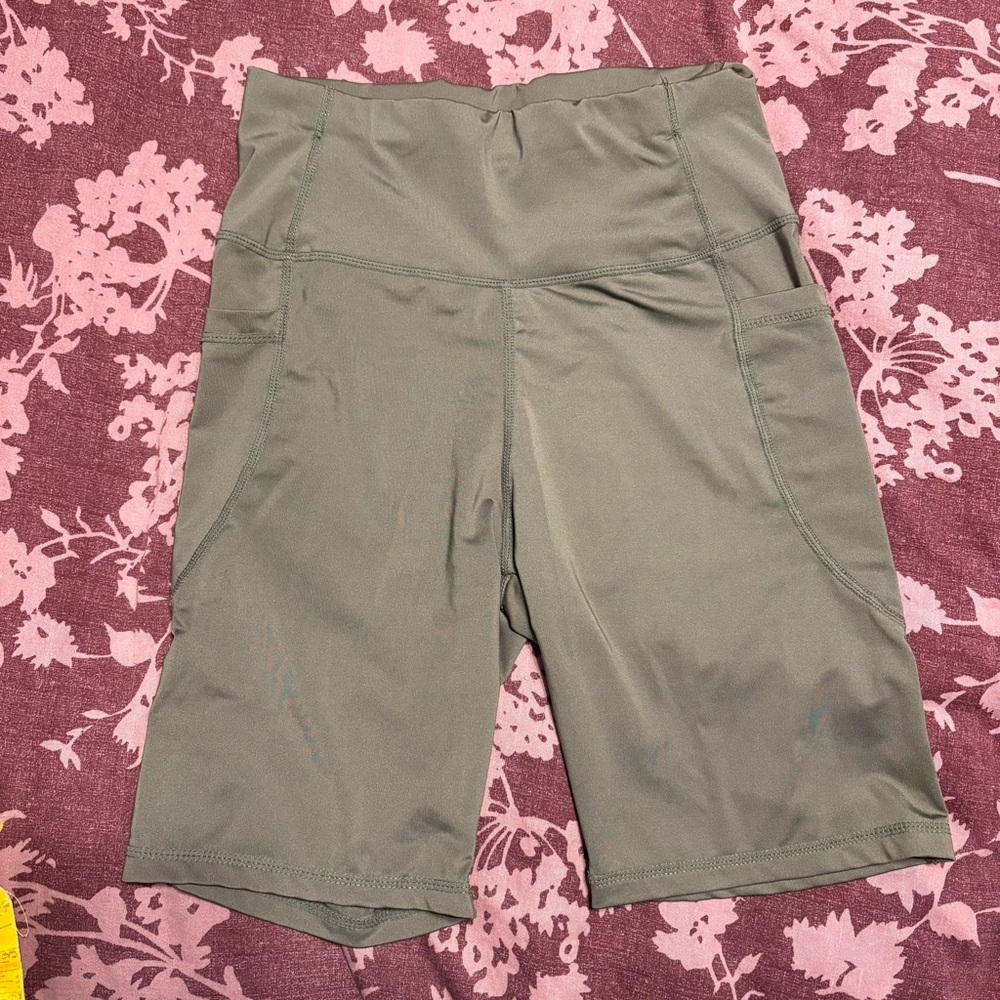 Olive  Bike Shorts🌹